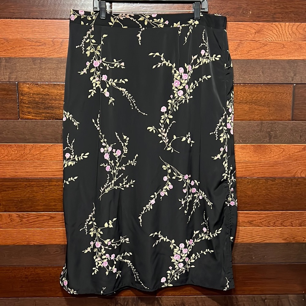 Fashion Bug Pleated Zippered Back Shiny Black Floral Maxi Skirt